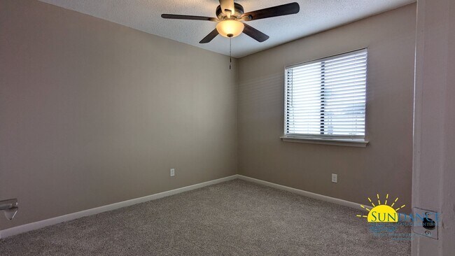 Building Photo - 2-Bedroom Condo with Direct Water Access and Scenic Views!