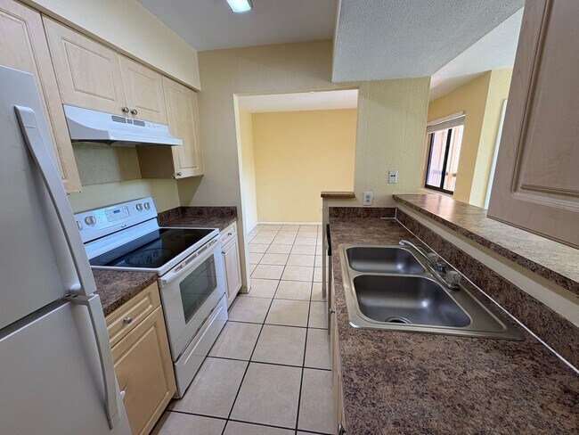 Building Photo - **Coming Soon** 1/1 Condo for Rent in Fort Myers