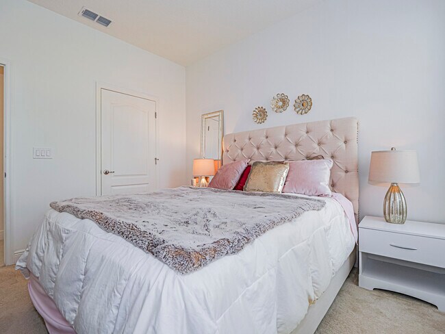 Building Photo - 5945 Buttonwood Sq