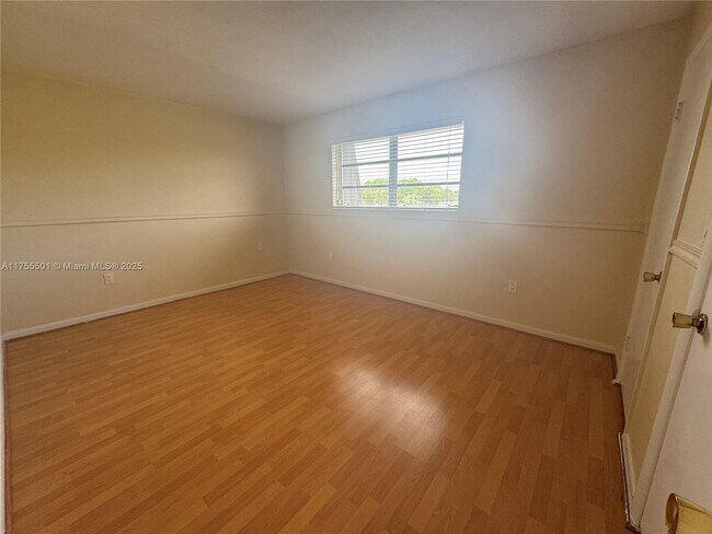 Building Photo - 8607 SW 137th Ave
