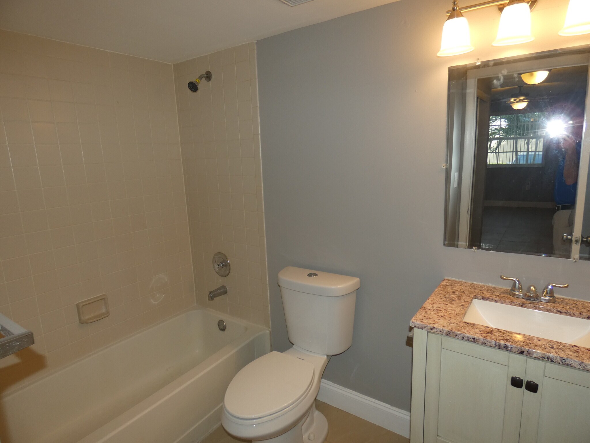 Building Photo - 2803 N Oakland Forest Dr