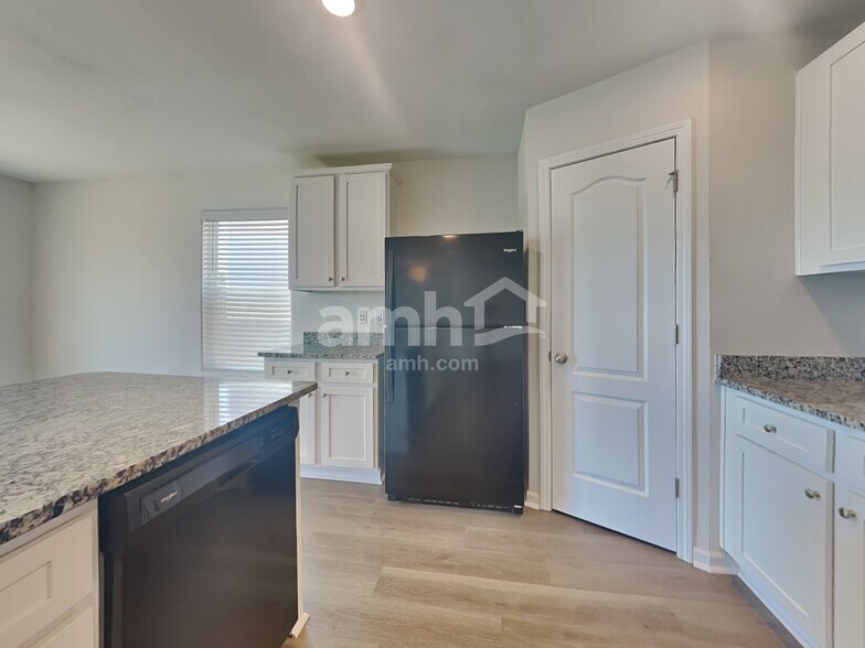 Building Photo - 3026 Wingadee Dr
