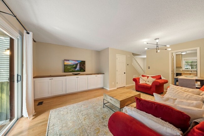 Building Photo - WOW!! Great Location! Quite neighborhood, close to everything