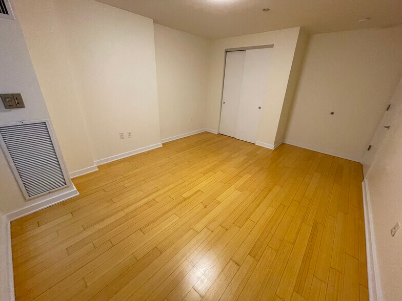 Building Photo - 32 Boylston St