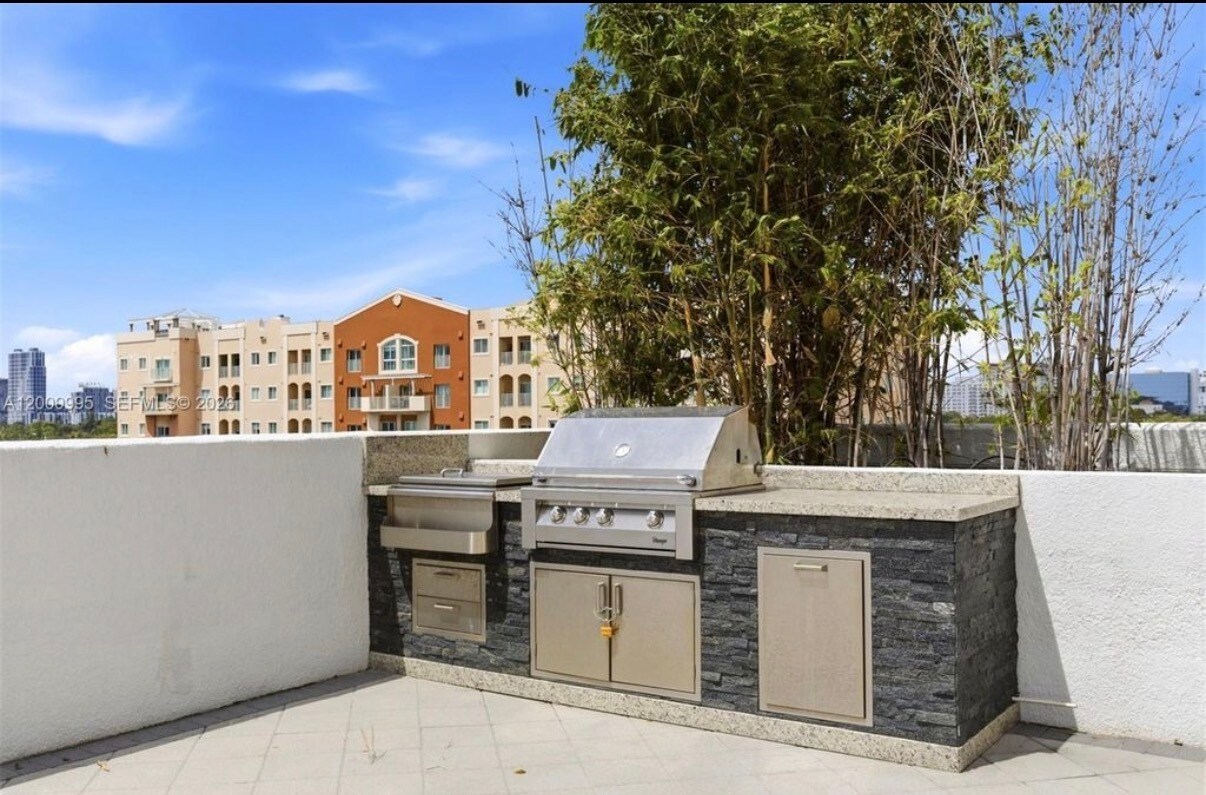 Building Photo - 3180 Coral Way
