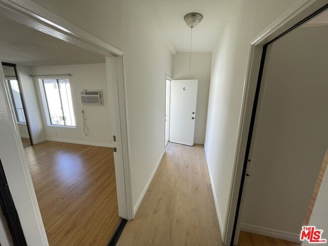 Building Photo - 1252 Barry Ave