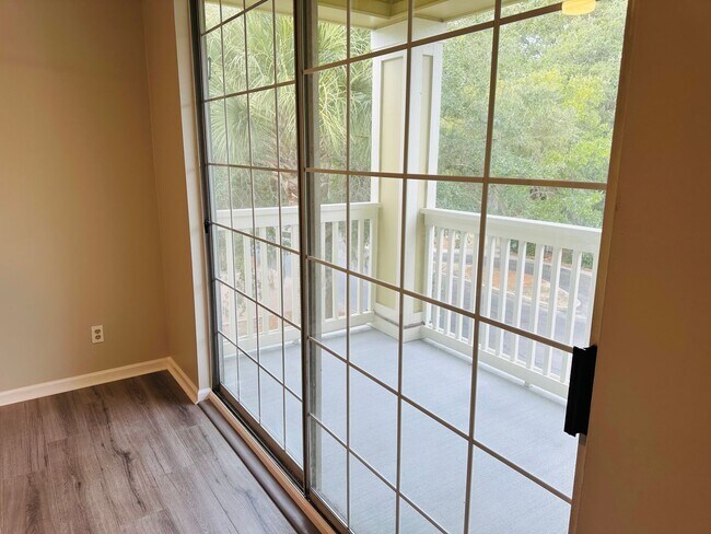 Building Photo - Beautiful Condo in Mount Pleasant!