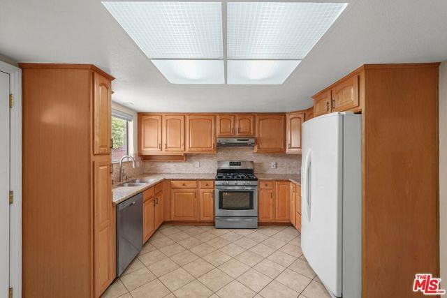 Building Photo - 17316 Kingsbury St