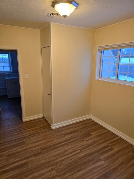 bonus room - 4435 Clifford Rd