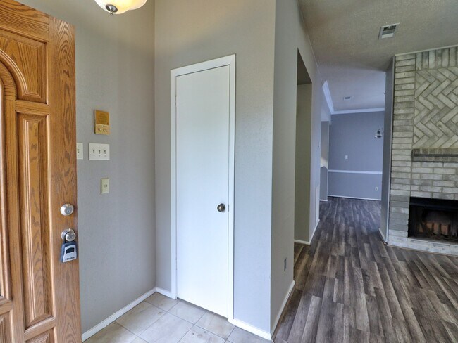 Building Photo - 9203 Danforth Way