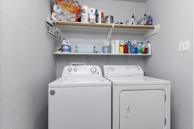 Building Photo - 29326 Legends Green Dr