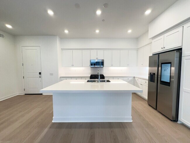 Building Photo - "Chic 1-Bedroom Retreat with Spacious Living in Valencia – 915 Sq Ft of Comfort!"