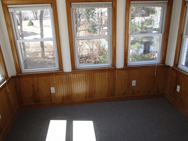 Building Photo - 12 Waverley St