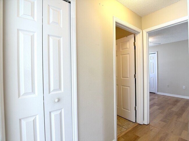 Building Photo - Perfect Location with Amenities Galore!