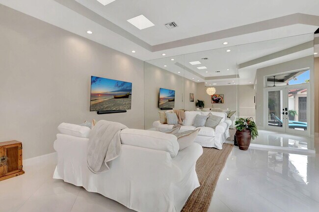 Building Photo - 23164 Via Stel