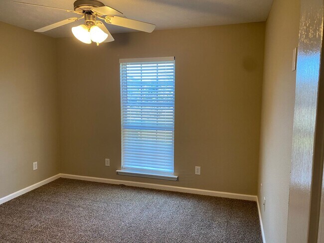 Building Photo - 2404 Lancashire Ln