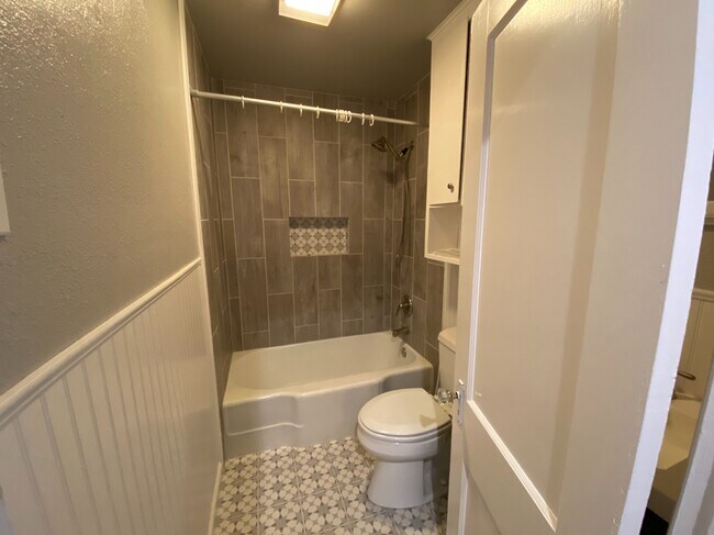 Building Photo - 4711 E 4th Pl