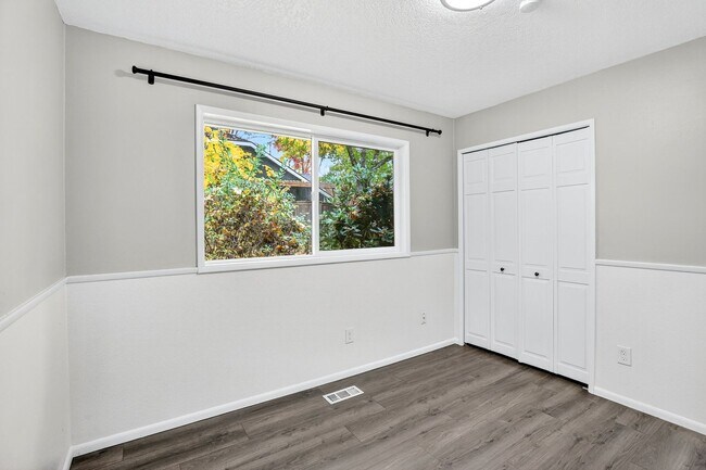 Building Photo - 13525 SW Roan Ct