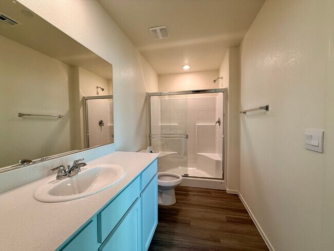 Building Photo - New Townhome for Rent in the Highly Desirable Southwest Area!