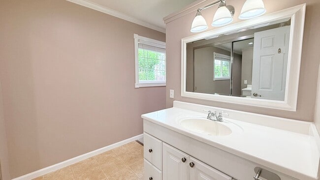 Building Photo - Charming 3BD/2BA, Single-Story, Ranch-Style Home in Broadmoor Area of San Ramon- Available NOW!