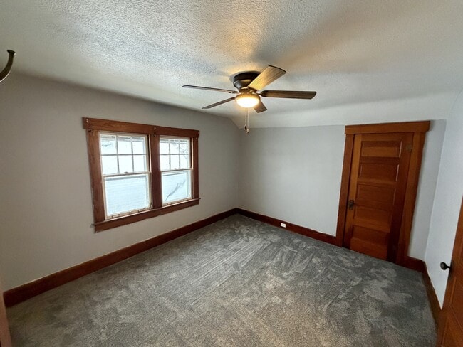 Building Photo - 807 S 10th St