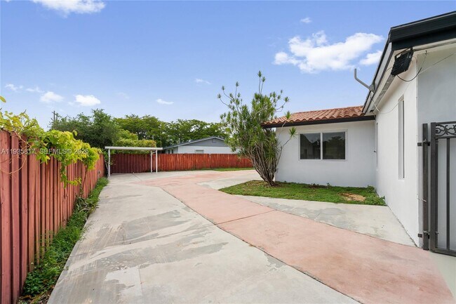 Building Photo - 13611 SW 77th St