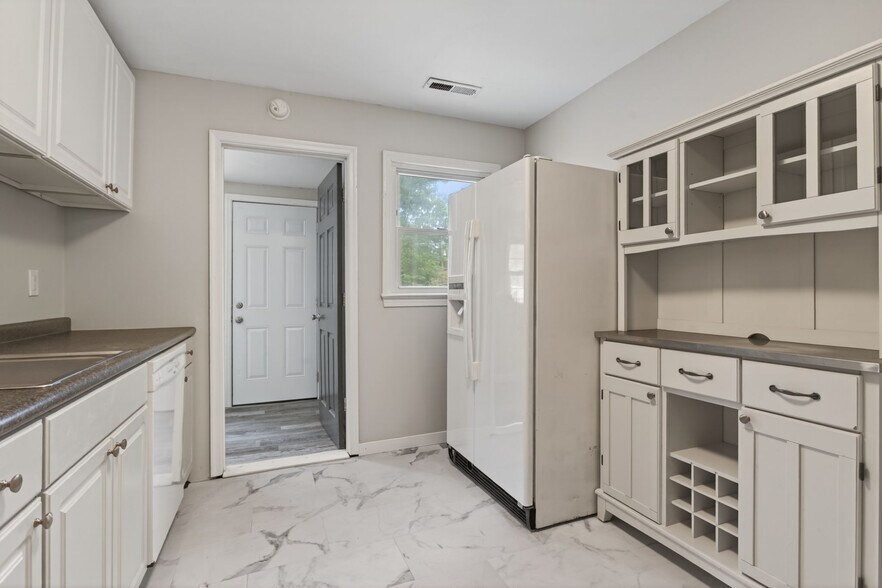 Building Photo - 404 Roselynn Ln