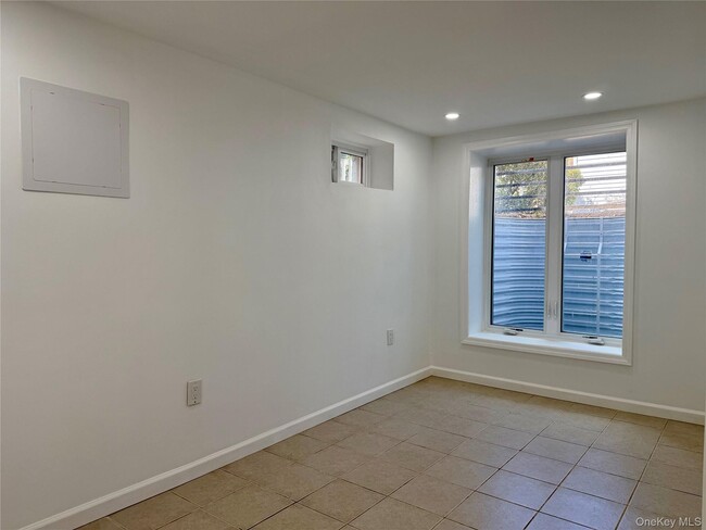 Building Photo - 48 79th Ave