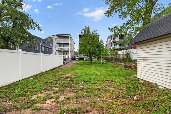 Building Photo - 64 Topliff St