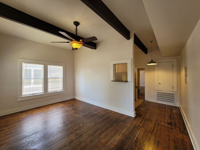 Building Photo - 113/115 Vitra Place