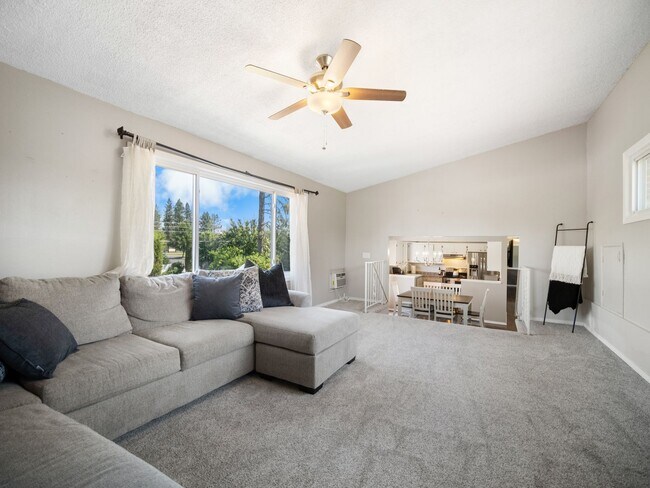 Building Photo - Spacious 4-Bedroom Pet-Friendly Home in North Spokane