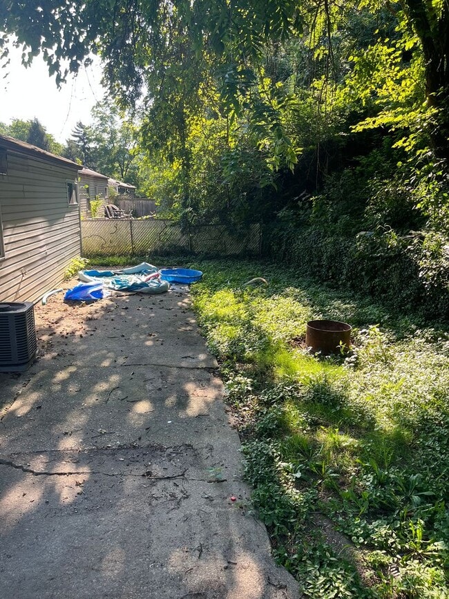 Building Photo - Three Bed, 2 Bath in Cincinnati!