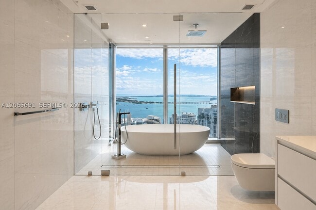 Building Photo - 300 Biscayne Blvd