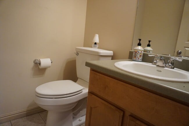 Building Photo - Beautiful Pleasant Grove 6 Bedroom With Mo...