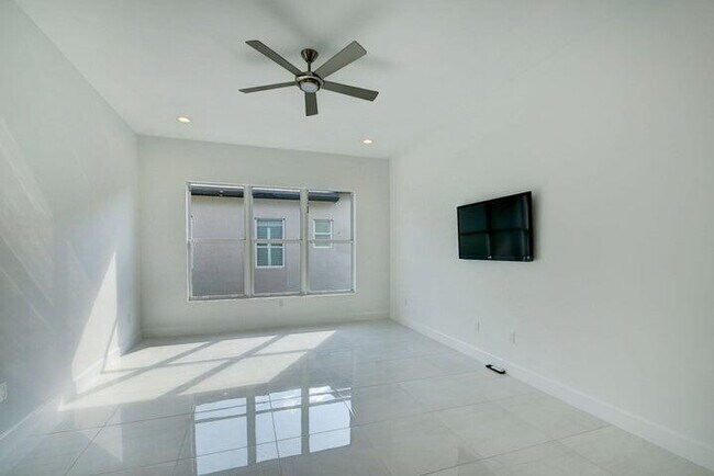 Building Photo - 12832 Veneto Springs Dr