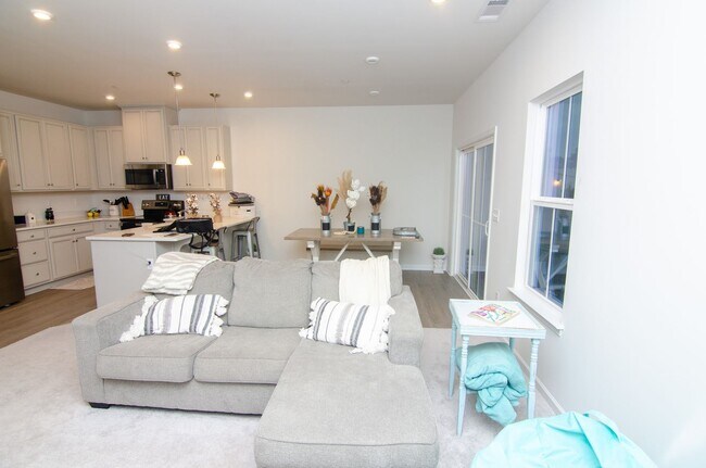 Building Photo - Beautiful home in quiet neighborhood