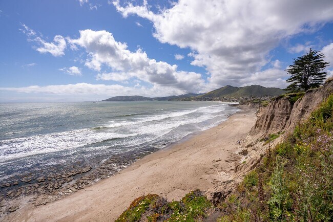 Building Photo - This Sunset Beach Estates Townhome will ha...