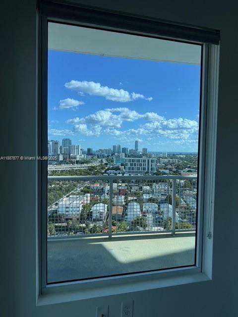 Building Photo - 10 SW South River Dr