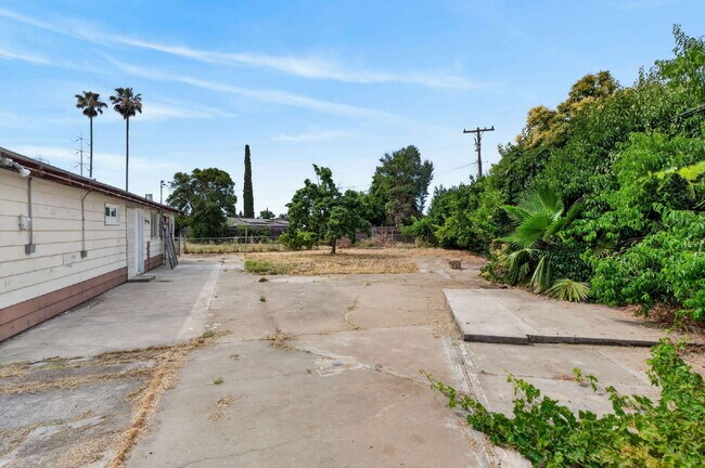 Building Photo - Charming 3-Bed Gem in Sacramento