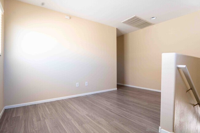 Building Photo - 5558 Rollins St