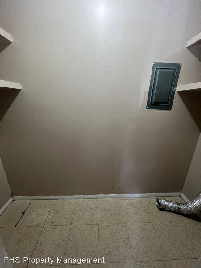 Building Photo - 2 br, 1 bath House - 4111 W Burbank Unit A