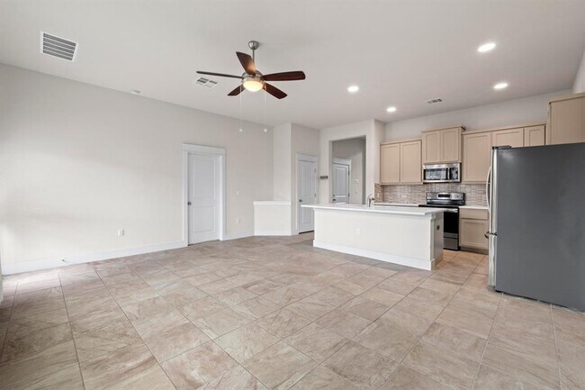 Building Photo - 13001 Hymeadow Dr