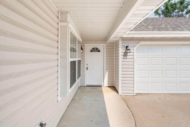 Building Photo - 1723 Juniper Dr