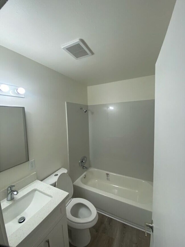 Building Photo - 2315 Parker St