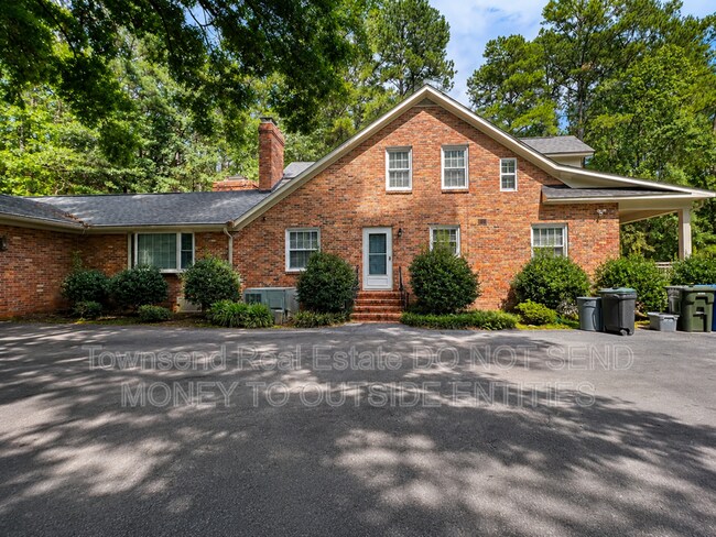 Building Photo - 3316 Cliffdale Rd