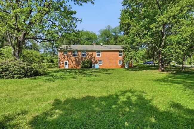 Building Photo - 5757 Heards Mountain Rd