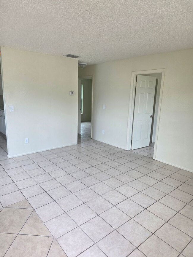 Building Photo - 3/2 DUPLEX