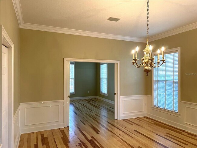 Building Photo - 6604 Crescent Lake Dr