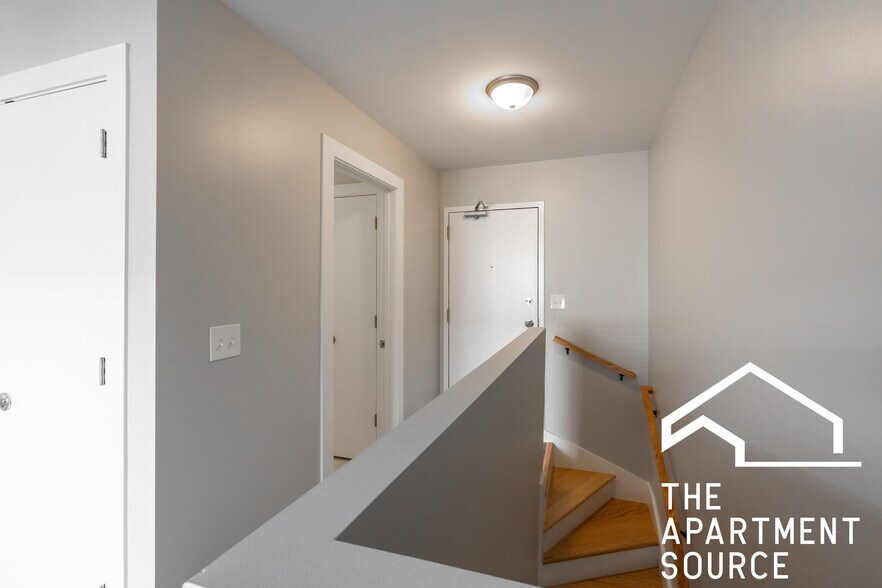 Building Photo - 744 W Gordon Ter