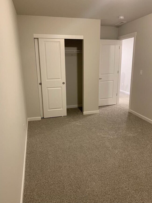 Building Photo - 3314 SE Farrow Ln